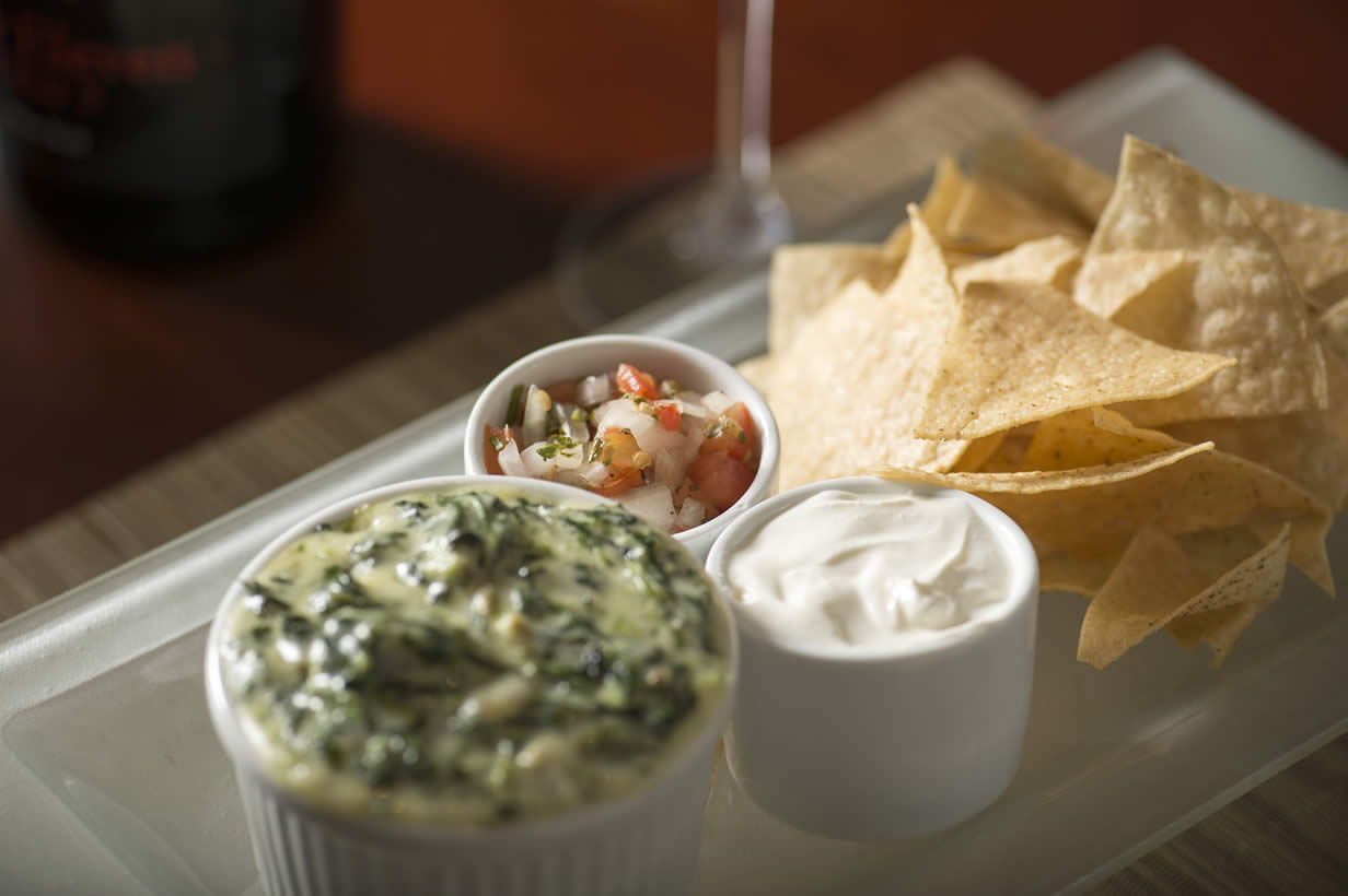 Spinach and cheese dip with nachos